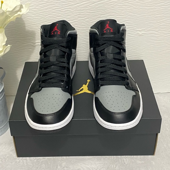 Nike Air Jordan 1 mid men’s - Picture 2 of 10
